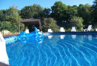 Bonne Chere Family Friendly Gites * Heated Pool * Huge Playbarn has Balcony rooms