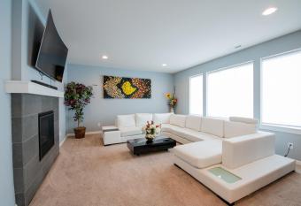 Utopia Stay has Balcony rooms