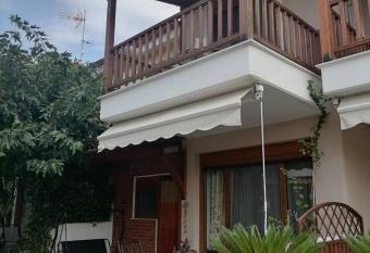 Window to Paradise has Balcony rooms