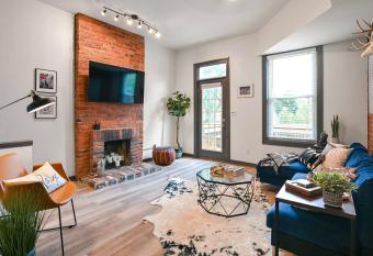 Urban Paradise in OTR - Private Parking Spaces has Balcony rooms