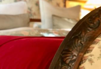 La Morada de Vicente L  pez allows 18 year olds to book a room