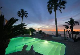 Le Sirene Rooms & Pool allows 18 year olds to book a room