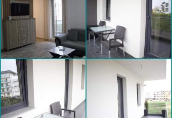 Mamaia Nord Apartament has Balcony rooms