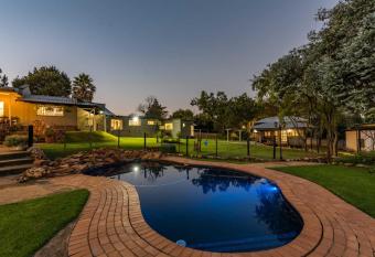 Self-Catered Apartment With Pool has Balcony rooms