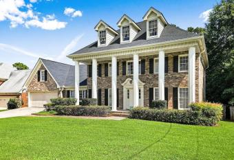 Lovely 5Bed, 3-FullBath ! 5min to free way I-85 allows 18 year olds to book a room