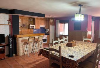 Casa espaciosa con sala de juntas has Balcony rooms