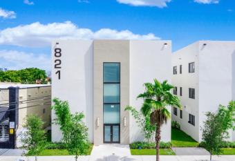 Sugar & Salsa LITTLE HABANA allows 18 year olds to book a room