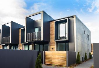 URBAN RETREAT has Balcony rooms