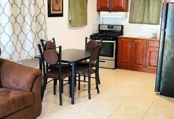 2 bedroom apartmen in the heart of west end! allows 18 year olds to book a room