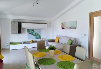 Villa Eleonora has Balcony rooms