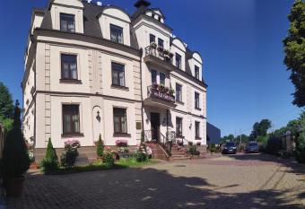 VLG Hotel allows 18 year olds to book a room