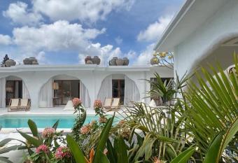 Sal Central allows 18 year olds to book a room