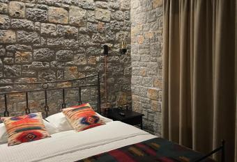 Helga s Guesthouse has Balcony rooms