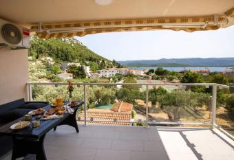 Norin Apartement has Balcony rooms