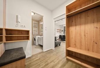 Apartmant Roleen TopC32 by Four Seasons Apartment has Balcony rooms