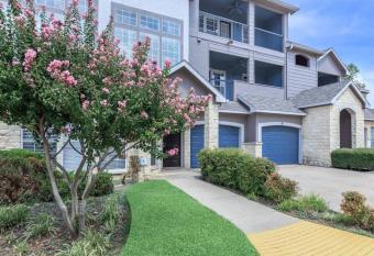 Exceptional Frisco Townhome - Prime Location! has Balcony rooms