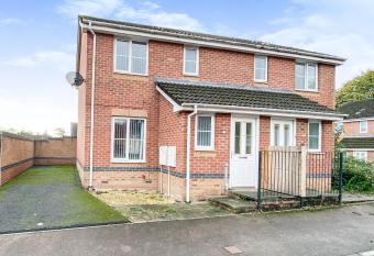 Ammaculate 3 Bedroom property near Caltic Manor has Balcony rooms