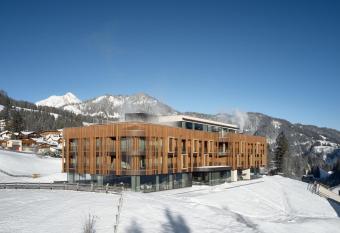 Badia Hill has Balcony rooms