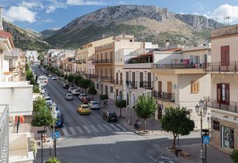 Casa Vacanze Quattro Canti has Balcony rooms