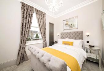 Luxurious 1-bedroom apartment. Indoor Fireplace allows 18 year olds to book a room