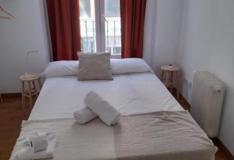 Espoz habitaciones allows 18 year olds to book a room