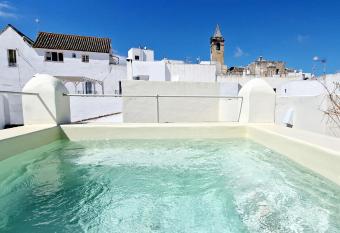 EntreArcos Casa Eco-Boutique allows 18 year olds to book a room