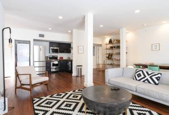 Short Walk to Beach - LARGE 3bd2ba - Sleeps 8 allows 18 year olds to book a room