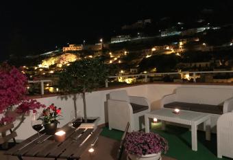 Holiday Rooms Portale Pirrera has Balcony rooms