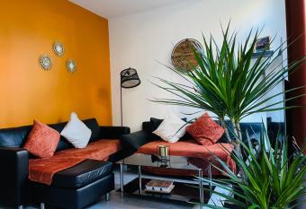 Bel appartement, bien situ   proche du vieux port. allows 18 year olds to book a room