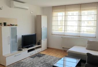 ELEGANCE Apartment has rooms with a private hot tub