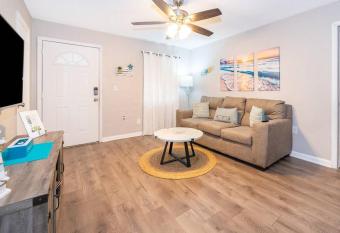 Forever Summer - Entire House! with KING Bed! has Balcony rooms