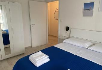 APPARTAMENTO VACANZE A 300mt dal mare! has Balcony rooms