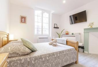 M Suites - Gaillac Centre allows 18 year olds to book a room