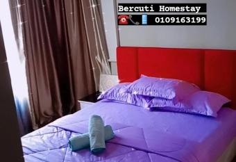 BERCUTIHOMESTAY ICT has Balcony rooms
