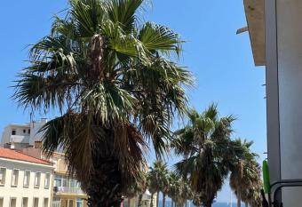 Id  alement situ  , vue mer & Parking priv  e gratuit has Balcony rooms