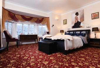 Luxury Suite in dog-friendly countryside location has Balcony rooms