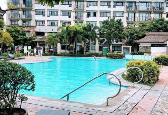 One Oasis 2BR Apartment with Pool Access Beside SM Mall has Balcony rooms