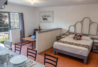 Suite/ terraza en la glorieta chapalita has Balcony rooms