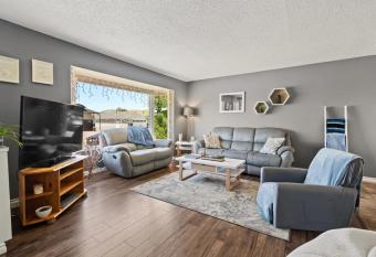 Bahama Breeze I Hot Tub I Pool I 5 Bedroom has rooms with a private hot tub