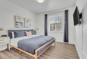 Quality Apt Fast WiFi and Desk Davis Conference Center has rooms with a private hot tub