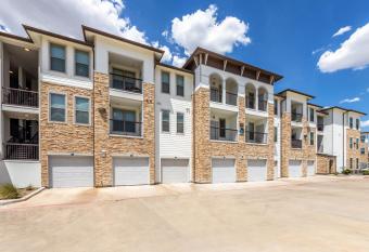 Upscale Vibe has Balcony rooms