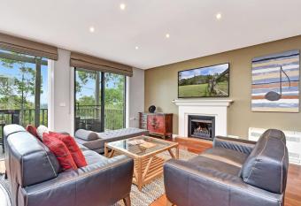 Villa 3br Zinfandel Villa located within Cypress Lakes Resort has rooms with a private hot tub