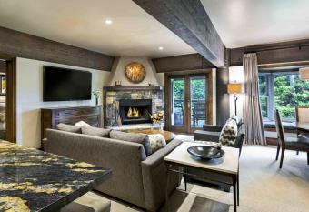 Luxury Two Bedroom Suite with Two Kings apartment hotel has rooms with a private hot tub