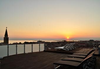 Hotel Regina has Balcony rooms
