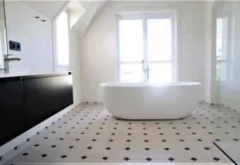 Villa Zomerrust allows 18 year olds to book a room