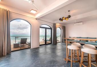 V Luxury Villa Jambiani has Balcony rooms