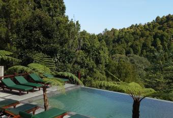 BINTANG MUNDUK has Balcony rooms