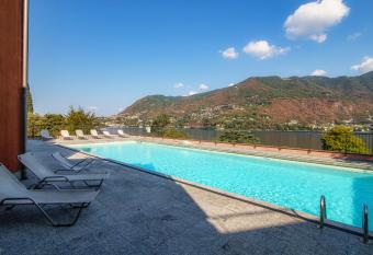 Florissa - by MyHomeInComo allows 18 year olds to book a room