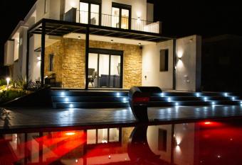 Villa Alexia has Balcony rooms