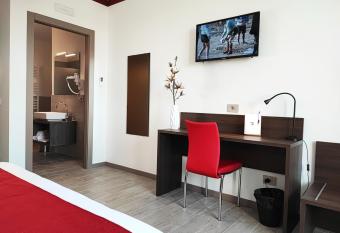 Suites Direzionale Carpi allows 18 year olds to book a room